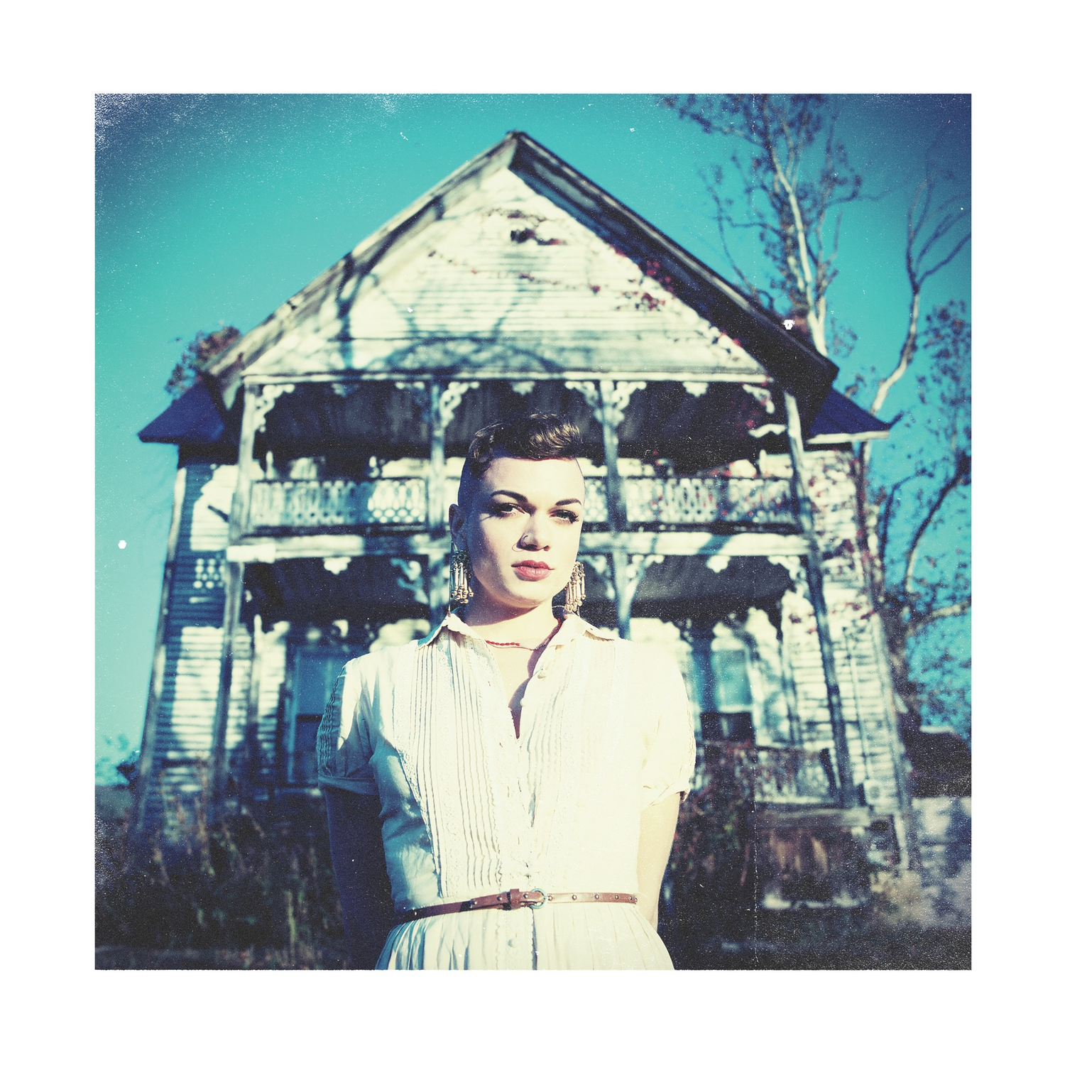 Lillie Mae - Over The Hill And Through The Woods