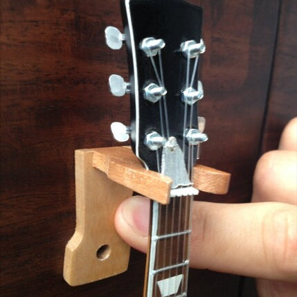 Axe Hvn Ahwall1 Axe Heaven Wood Gtr Wall Mount Han - Axe Hvn Ahwall1 Axe Heaven Wood Gtr Wall Mount Han