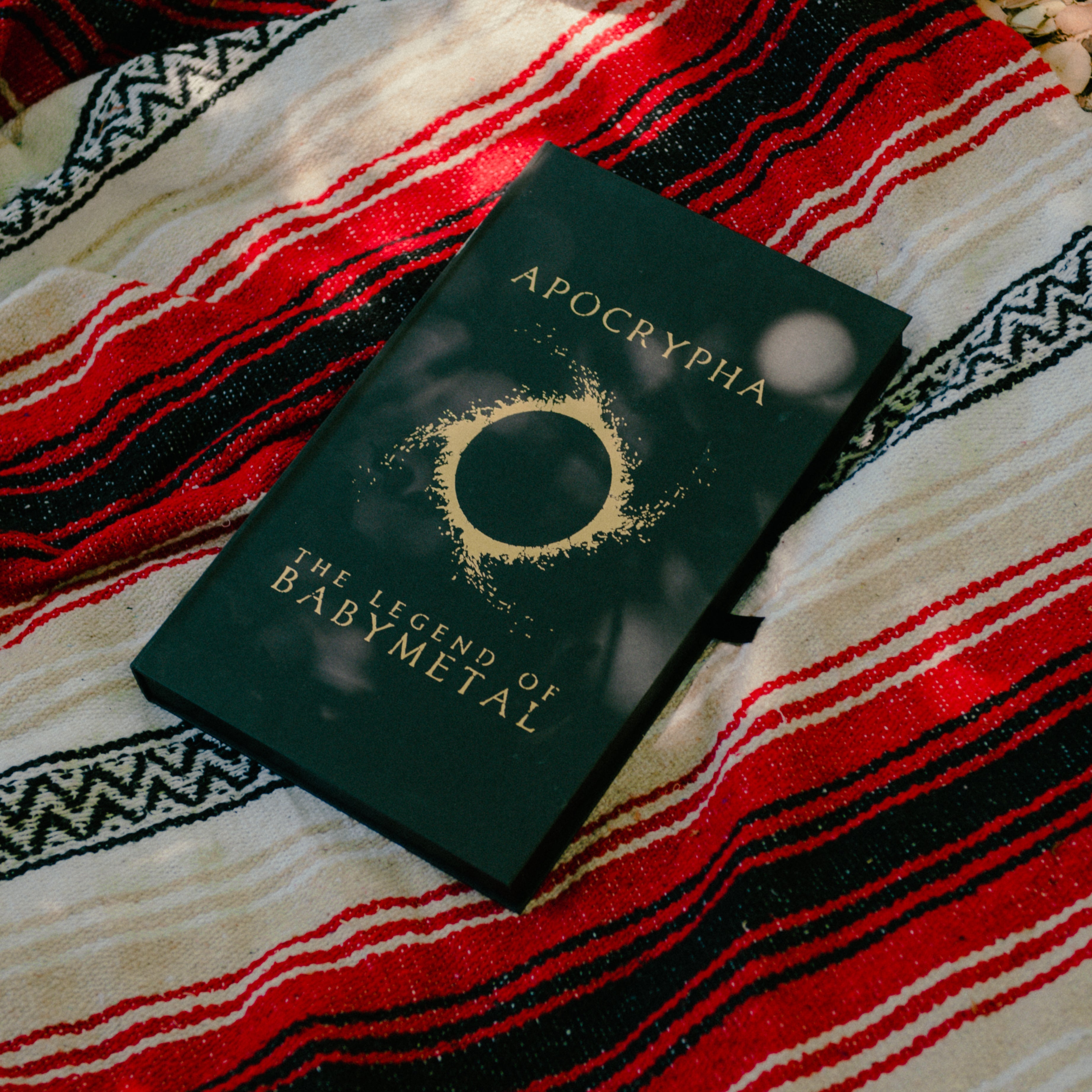 BABYMETAL: Apocrypha: The Legend of BABYMETAL - Deluxe Edition